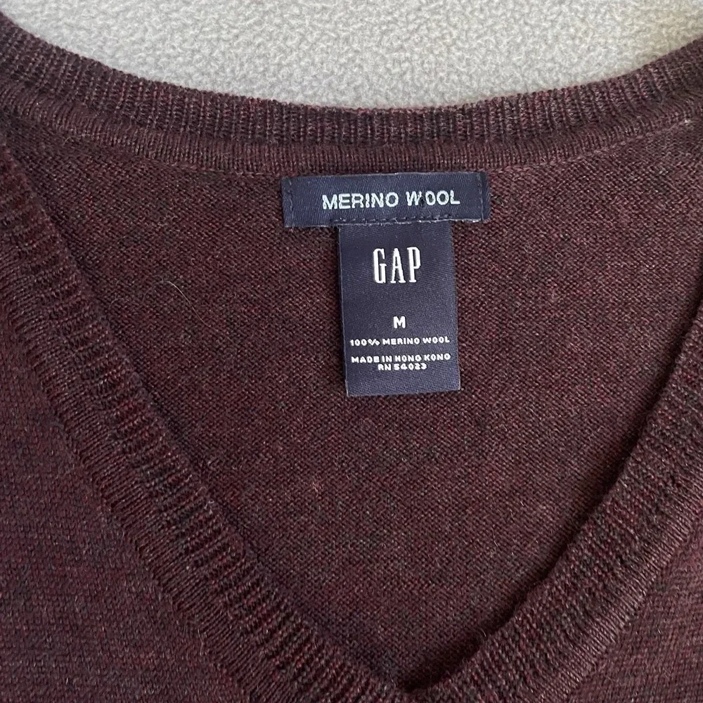 Gap Women Merino Wool Y2K V-Neck Sweater Sz Medium Maroon‎ Fall Classic